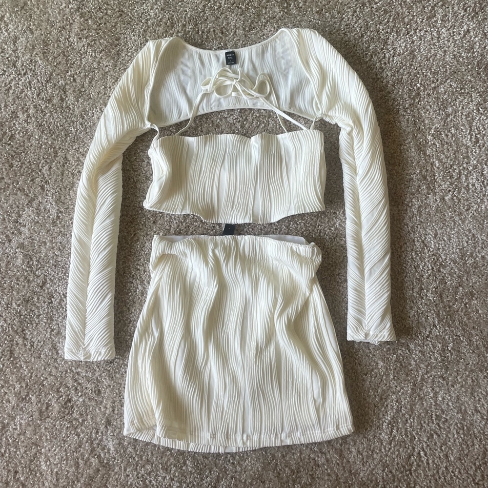 Skirt and cropped top duo